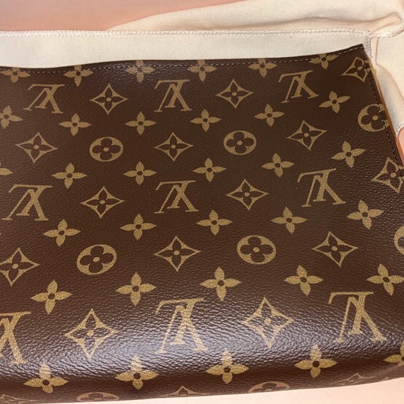 Louis Vuitton Handbags - Louis Vuitton Toiletry Pouch 26